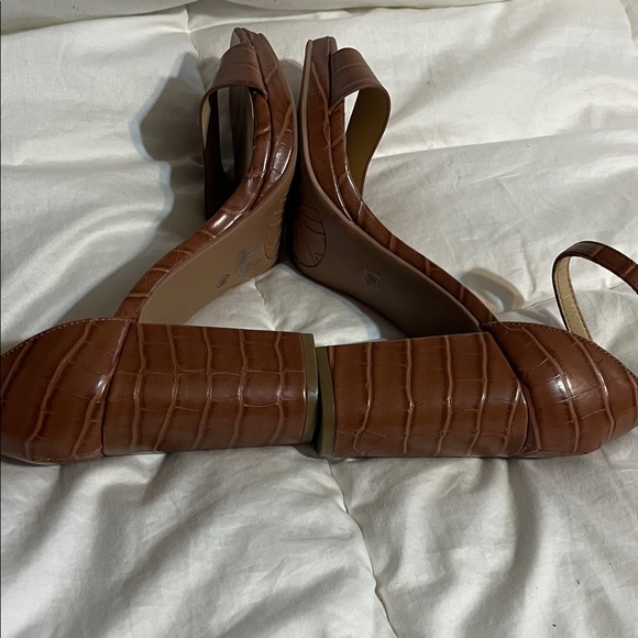 Chinese Laundry Tan Croc-Embossed Heels - Picture 3 of 8